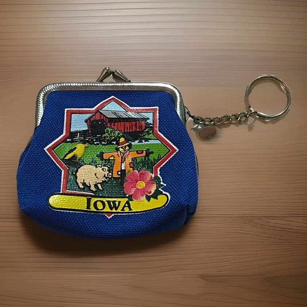 Vintage IOWA Coin Purse Keychain Keyring Change Purse Kiss Clasp Souvenir Gift